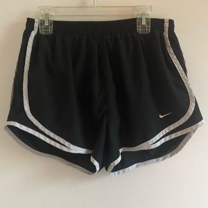 👟 NIKE RUNNING SHORTS